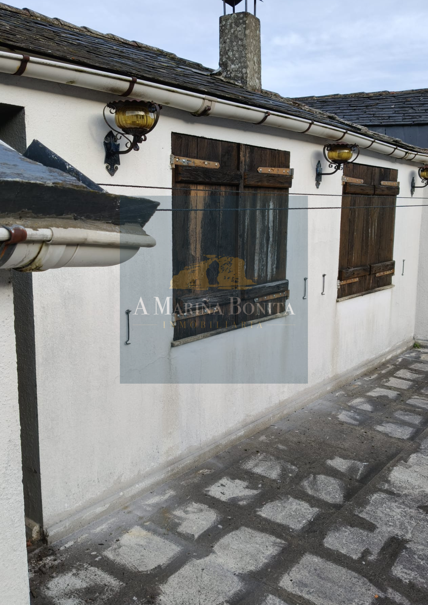 Se vende edificio completo con casa anexa