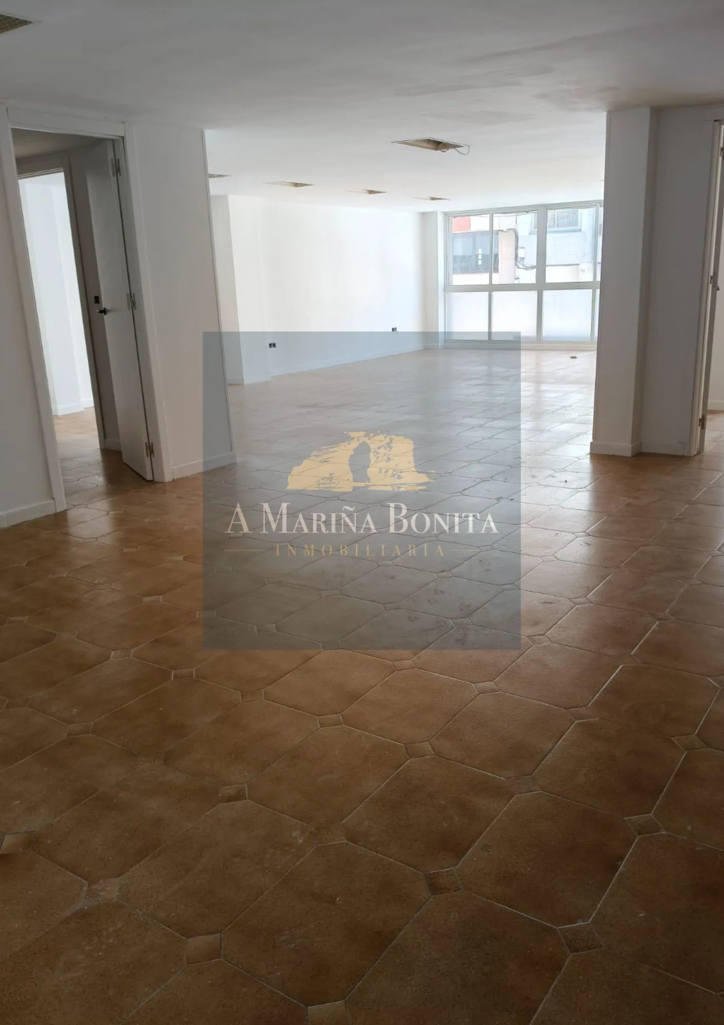 Local comercial en venta en Burela – 142 m²
